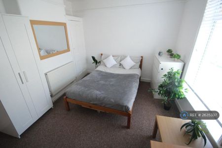 4 bedroom terraced house to rent - Photo 2
