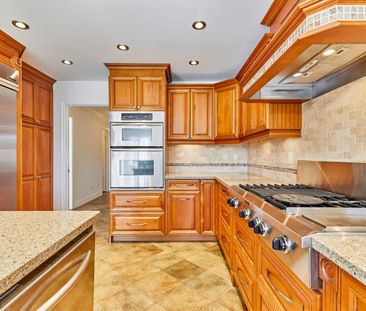 For Lease - 351 Kirby Crescent, Newmarket, Ontario - Photo 1