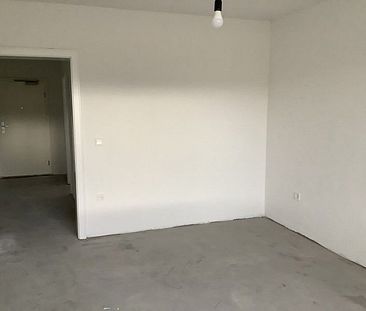 Teilsanierte - 2-Zimmer-Wohnung mit Balkon - Photo 5