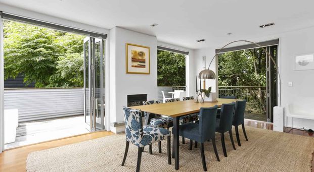 Executive-Styling, Easy Living! - Photo 1