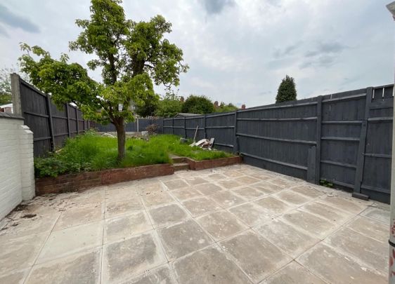3 bedroom house - end terrace to rent - Photo 1
