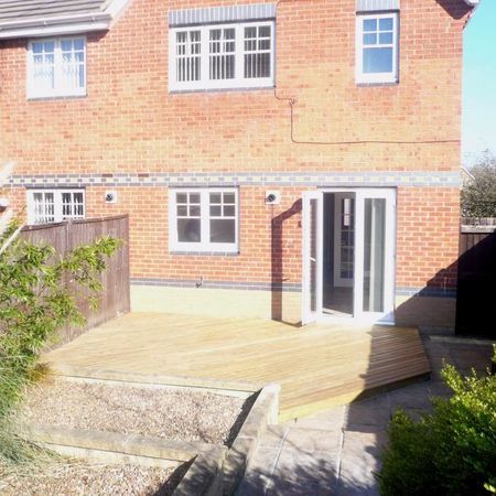 3 bedroom end of terrace house to rent - Photo 4