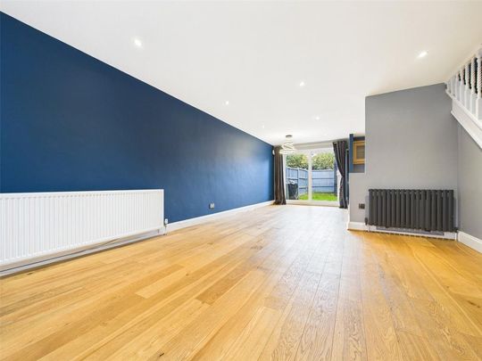 3 bedroom end of terrace house to rent - Photo 1