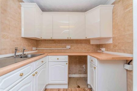 1 bedroom retirement property to rent - Photo 4