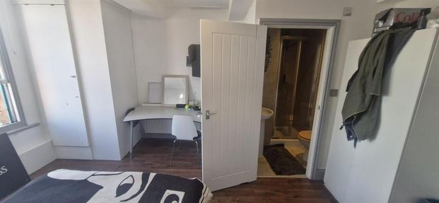 6 bedroom private hall to rent - Photo 1