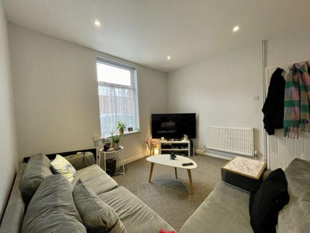 2 bedroom terraced house to rent - Photo 2