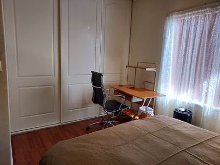 3-bedroom shared house / townhouse, Broad Street - Photo 3