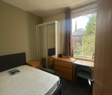 Room in a Shared Flat, Off Lark Lane, L17 - Photo 4