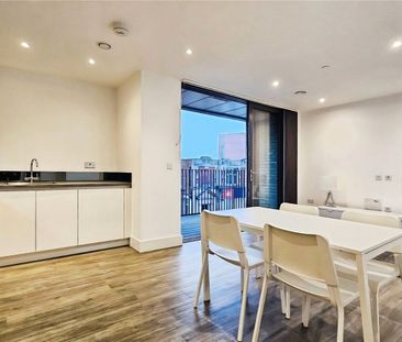 Fairfield Avenue, Staines-upon-Thames, Surrey, TW18 4JH - Photo 5