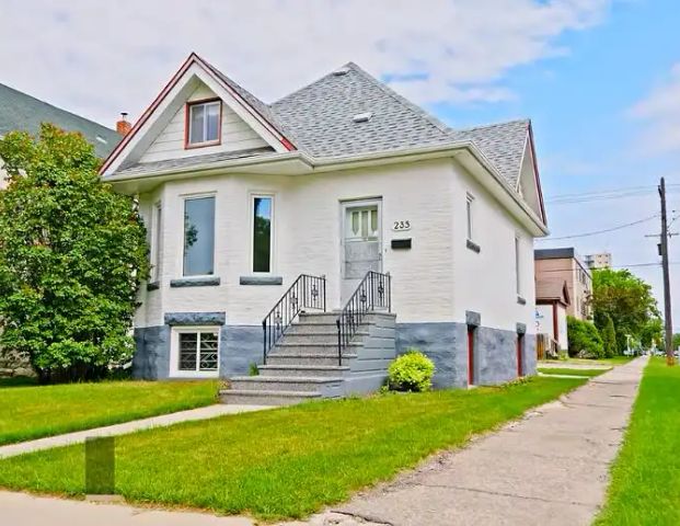 First month (Nov) FREE!? SUBLET 3-Bedroom House in Norwood GARAGE+UTILITIES — 3 Bedrooms House - Photo 1