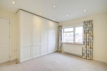 4 bedroom semi-detached house to rent - Photo 2