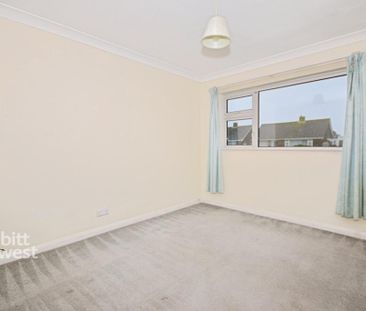 3 bedroom detached bungalow to rent - Photo 3