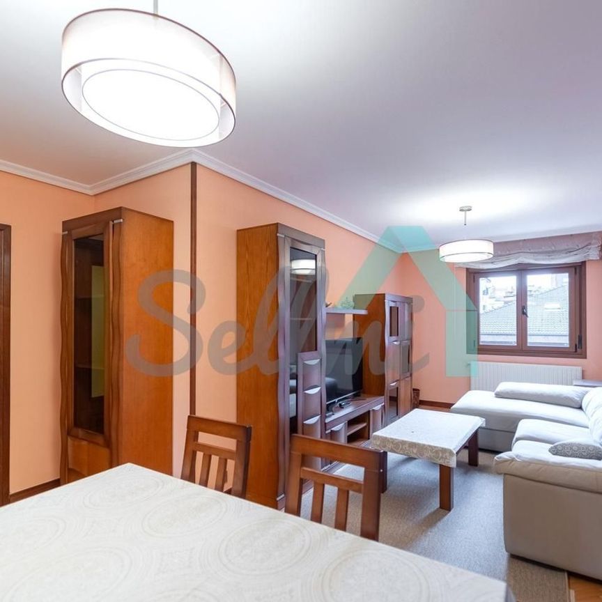 Alquiler de piso en Calle de María Neira - Photo 1