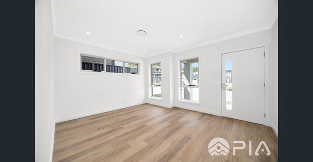 Brand New 5 Bedroom House! - Photo 1