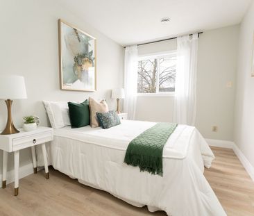 Beautiful, Modern and Fully Renovated 2 Bedroom Townhome in Oshawa - Photo 3