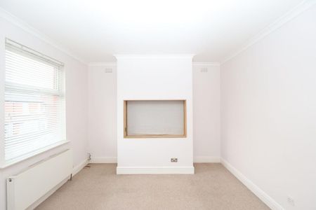 3 bedroom end of terrace house to rent - Photo 3