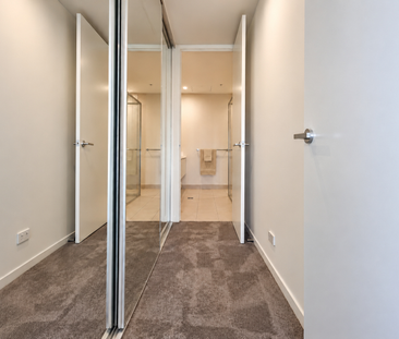 Contemporary Bayside Living in Prime Location - Photo 3