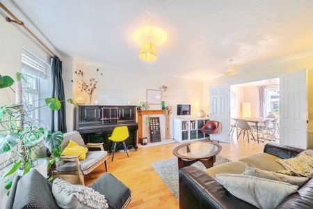 Hawkins Crescent, Bristol, Bradley Stoke - Photo 2