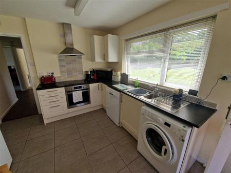 2 bedroom detached bungalow to rent - Photo 5