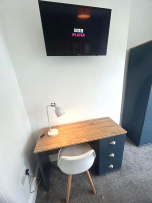 1 bedroom in a house share to rent - Photo 1