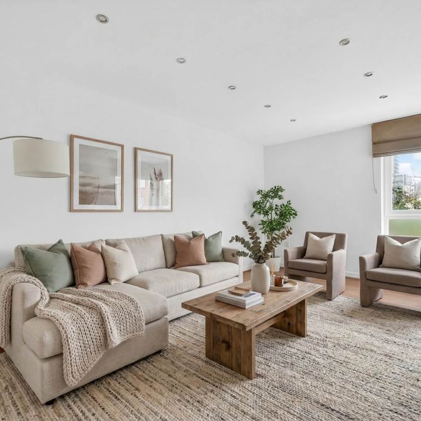 Price £1,950 pcm - Available 21/03/2026 - Unfurnished - Photo 1