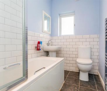 2 bedroom maisonette to rent - Photo 4