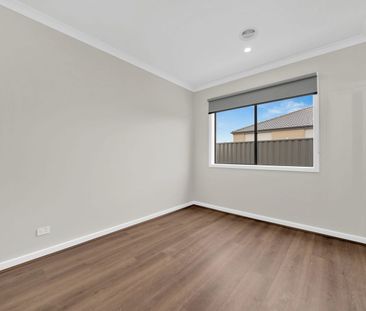 Affordable and Spacious near new family home - Photo 3