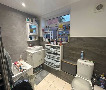 Barossa Road, Camberley, Surrey, GU15 - Photo 5