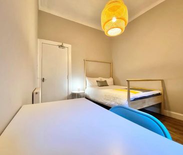 4 bedroom flat to rent - Photo 6