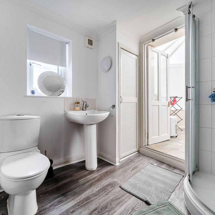 4 bedroom terraced house to rent - Photo 1