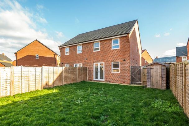 3 bedroom semi-detached house to rent - Photo 1