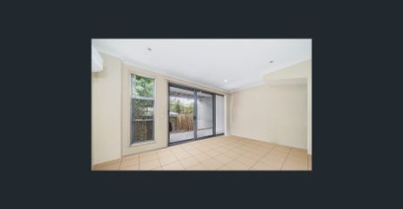 Stylish Townhouse - Photo 5