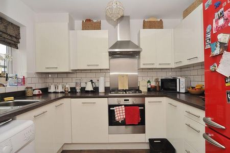 2 bedroom terraced house to rent - Photo 4