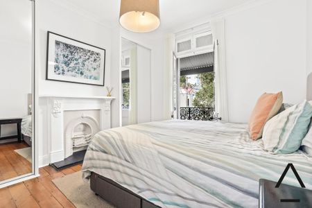 Charming Victorian Terrace in Quiet Blue Ribbon Cul De Sac - Photo 2