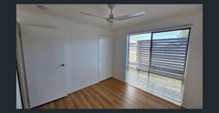 Andergrove home with solar - Photo 5