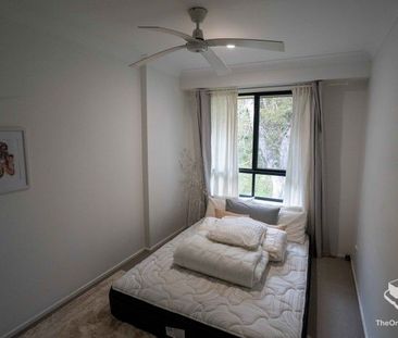 PET-FRIENDLY TOWNHOUSE WITH Long-term lease, beautifully renovated,... - Photo 4