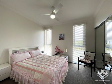 Two Bedroom Furnished Townhouse - Photo 5