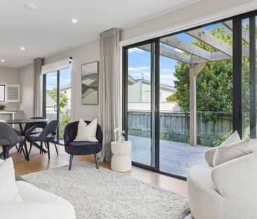 Luxury Townhouse in The Bays - Photo 1