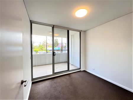 Modern As New 2 Bedroom Apartment for lease! - Photo 4