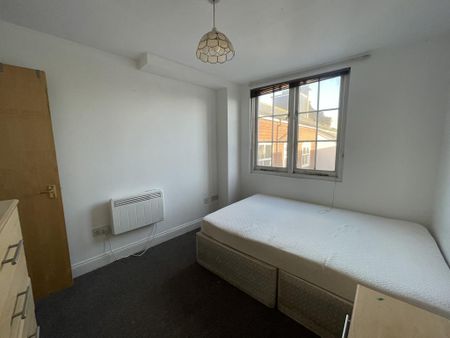 3 bedroom flat to rent - Photo 3