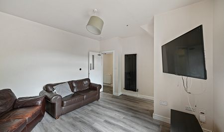 Modern 7-Bedroom House Near Ecclesall Road – Perfect for Students & Sharers - Photo 3