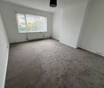 3 bedroom semi-detached bungalow to rent - Photo 2