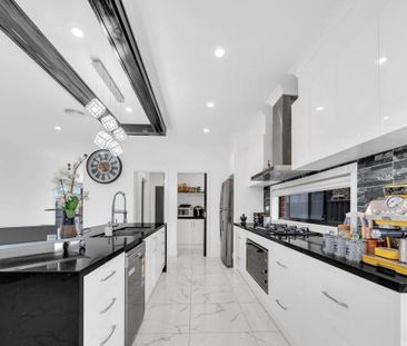 Modern Upgraded Double Storey Family Home! - Photo 3