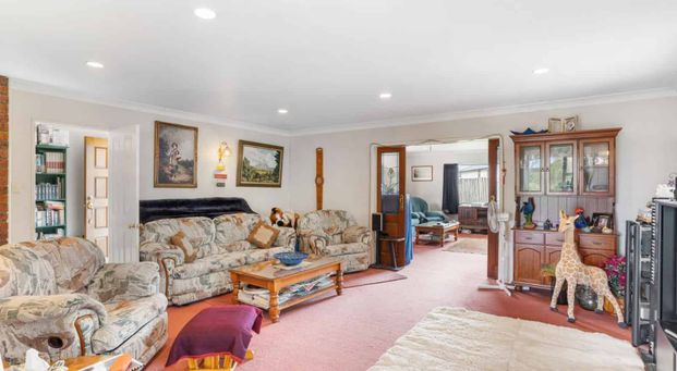 Spacious and private 3-bed family home in Rosehill! - Photo 1