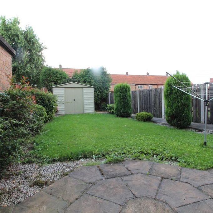2 bedroom end of terrace house to rent - Photo 1