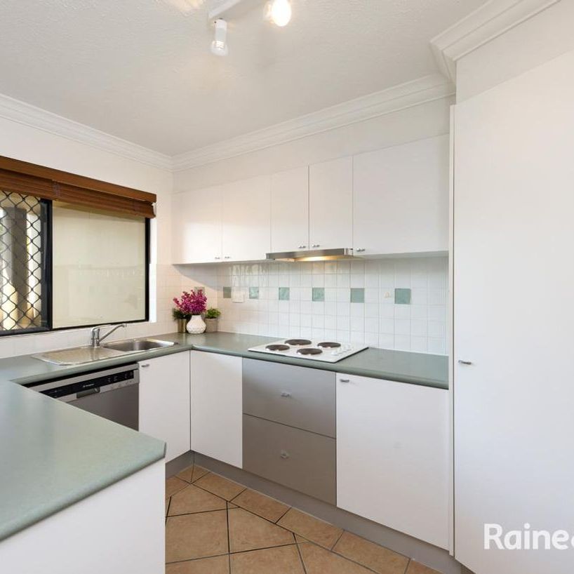Tranquil North-Facing Apartment in a Quiet Street - Photo 1