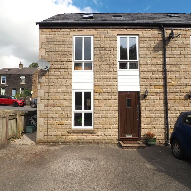 3 bedroom end of terrace house to rent - Photo 1
