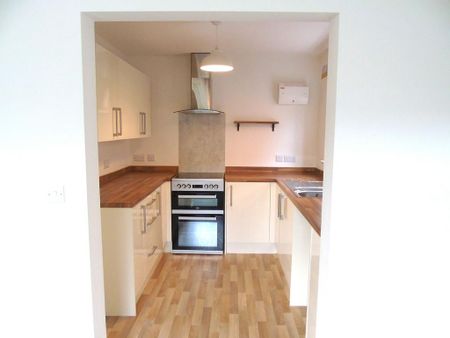 2 bedroom detached bungalow to rent - Photo 3