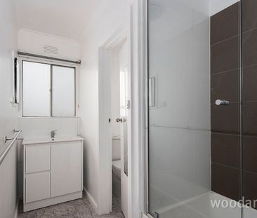 Spacious living - Photo 1
