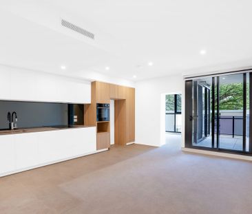 Stylish One-Bedroom Apartment with Stunning Mountain Views in Lyneham - Photo 3